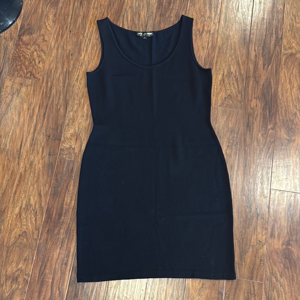 St. John Basics Elegant Black Sleeveless Dress - 10